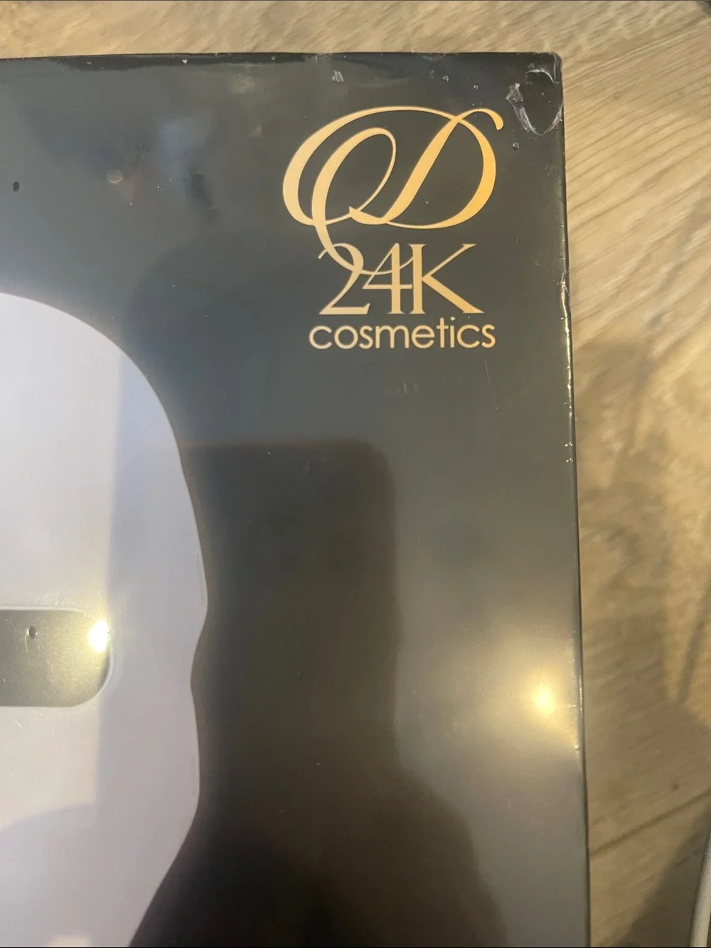 New D24K White 7-Color LED Therapy Face Mask - Picture 4 of 4